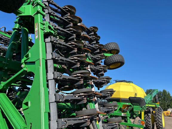 2016 John Deere 1890 Air Seeder