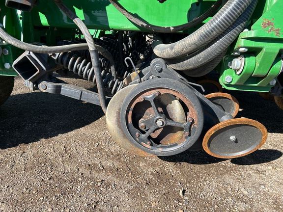 2016 John Deere 1890 Air Seeder