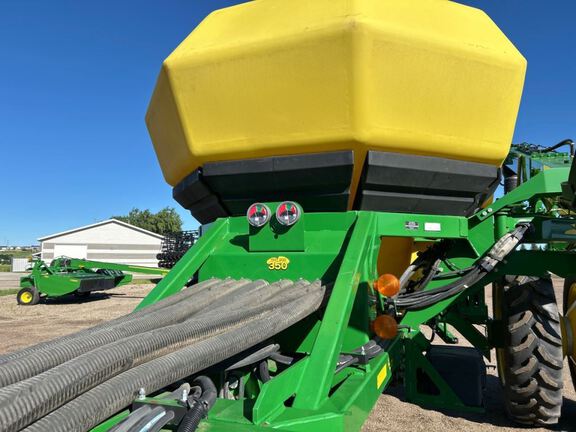2016 John Deere 1890 Air Seeder