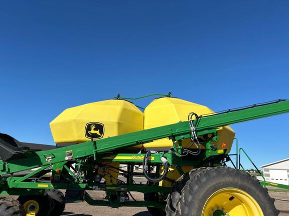 2016 John Deere 1890 Air Seeder