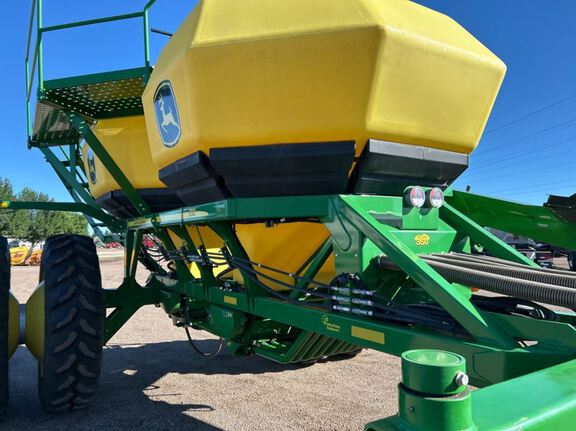 2016 John Deere 1890 Air Seeder