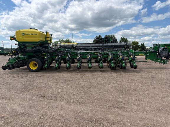 2026 John Deere DB60 Planter