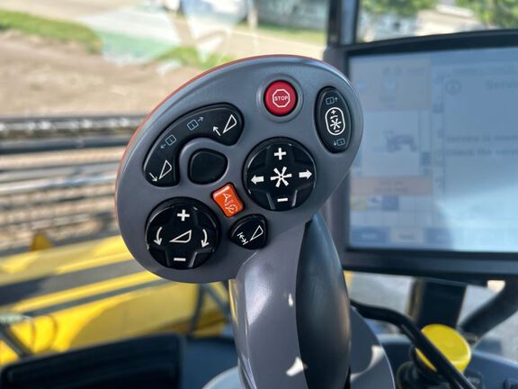 2015 New Holland SR130 Windrower