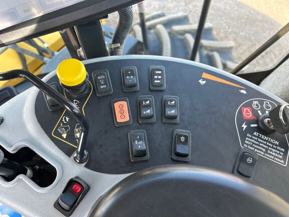 2015 New Holland SR130 Windrower
