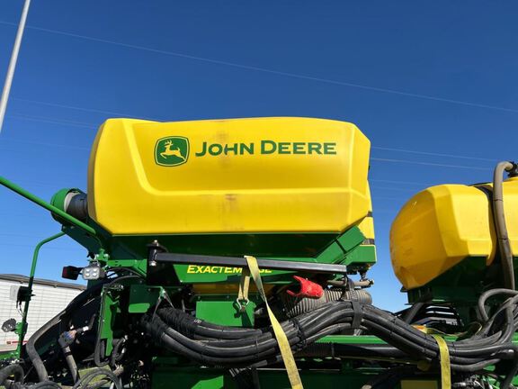 2025 John Deere DB66 Planter
