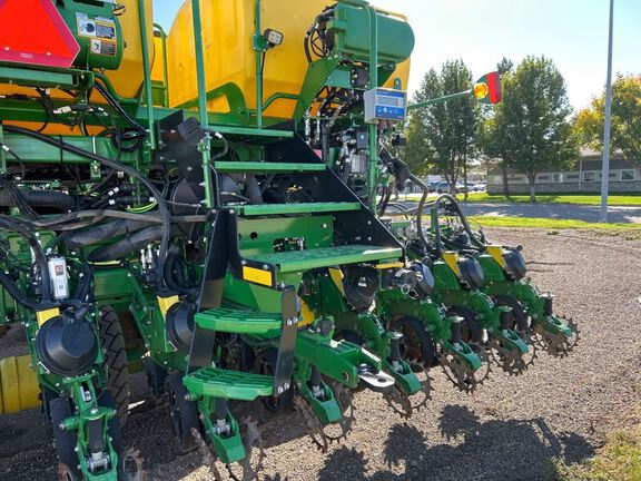 2025 John Deere DB66 Planter