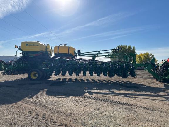2025 John Deere DB66 Planter