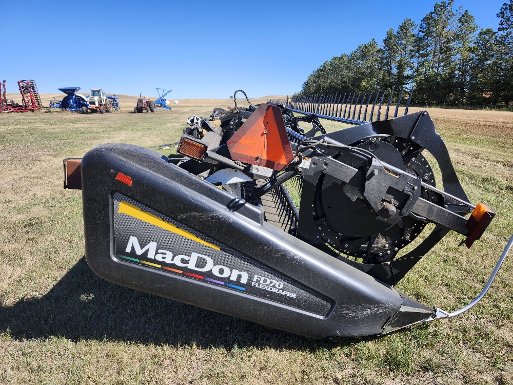 2012 MacDon FD70-40 Header Combine