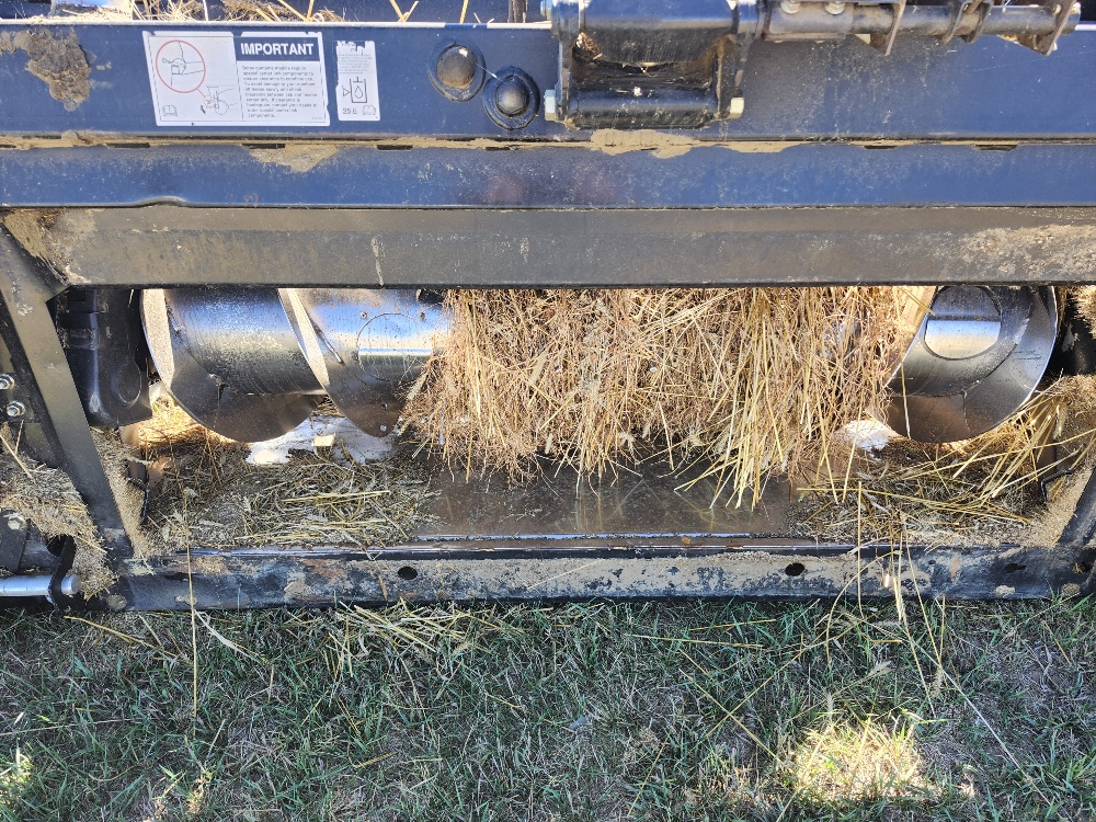 2012 MacDon FD70-40 Header Combine