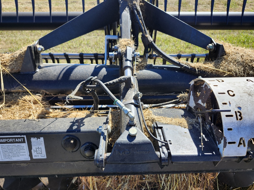 2012 MacDon FD70-40 Header Combine