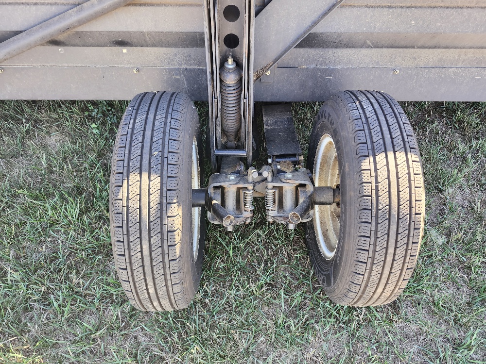 2012 MacDon FD70-40 Header Combine