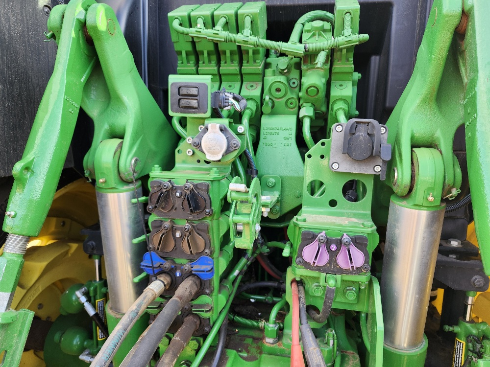 2018 John Deere 6175R Tractor