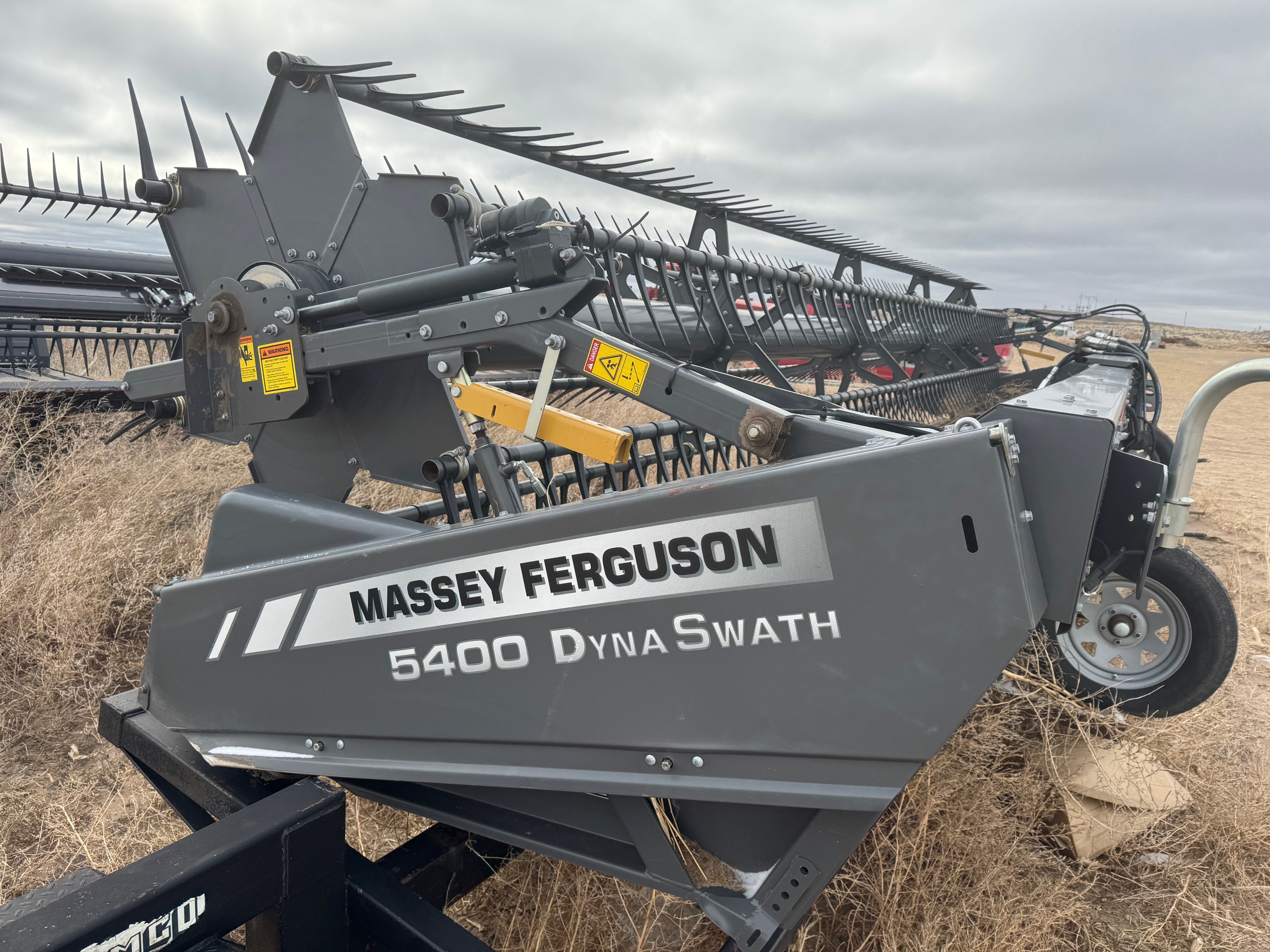 2022 Massey Ferguson 5400DS Header Draper