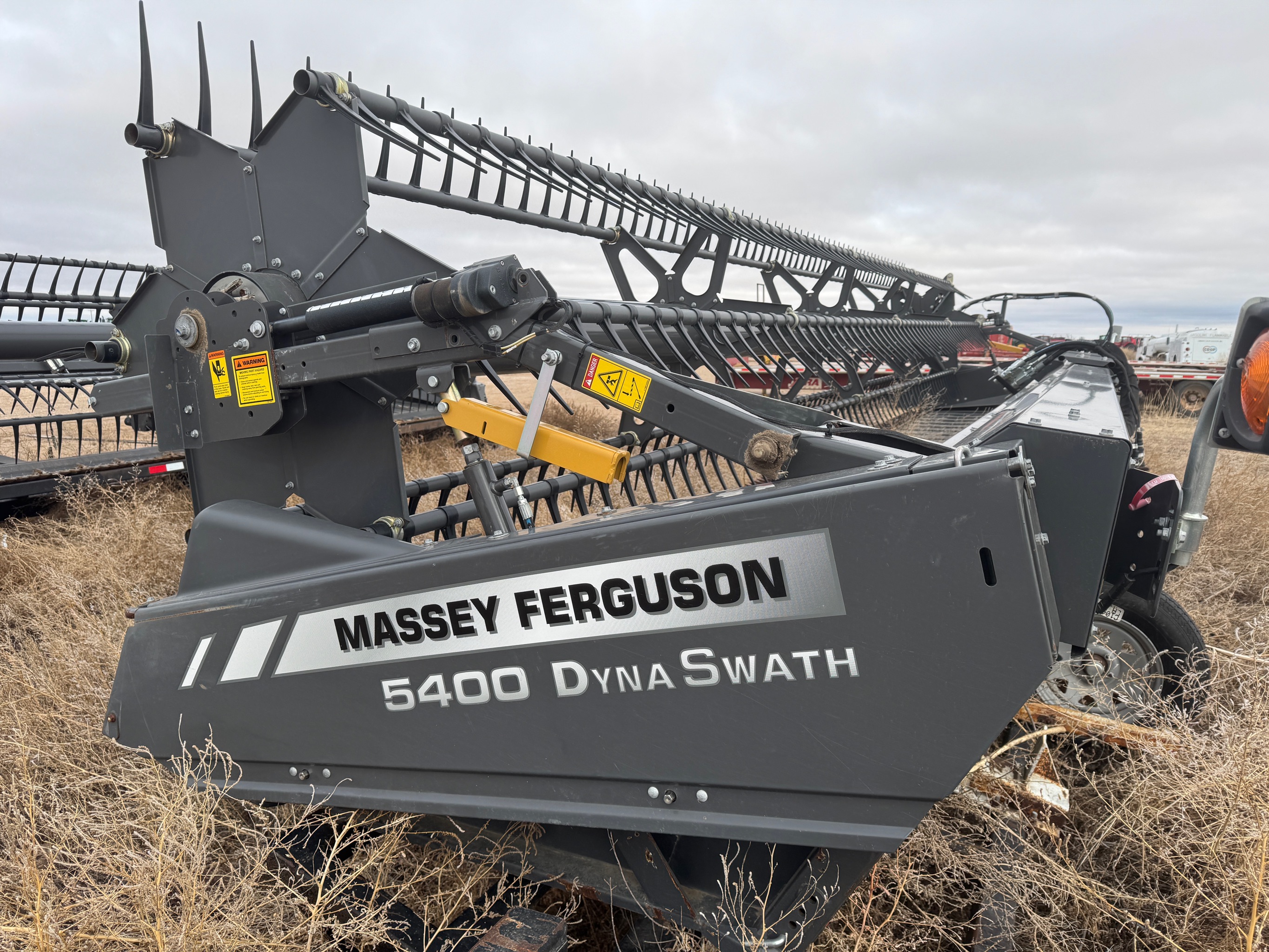 2022 Massey Ferguson 5400DS Header Draper