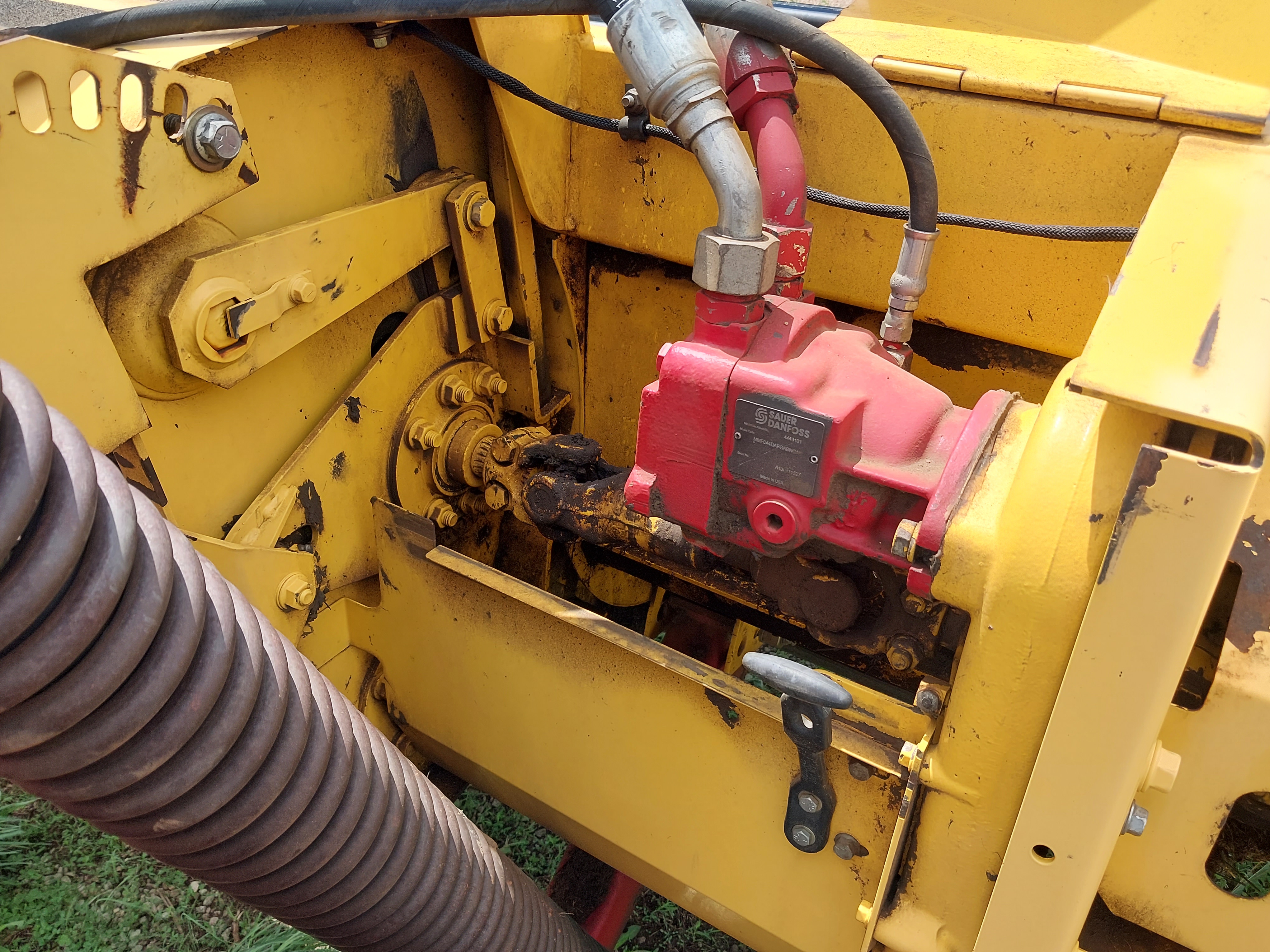 2014 New Holland H7150 Mower Conditioner