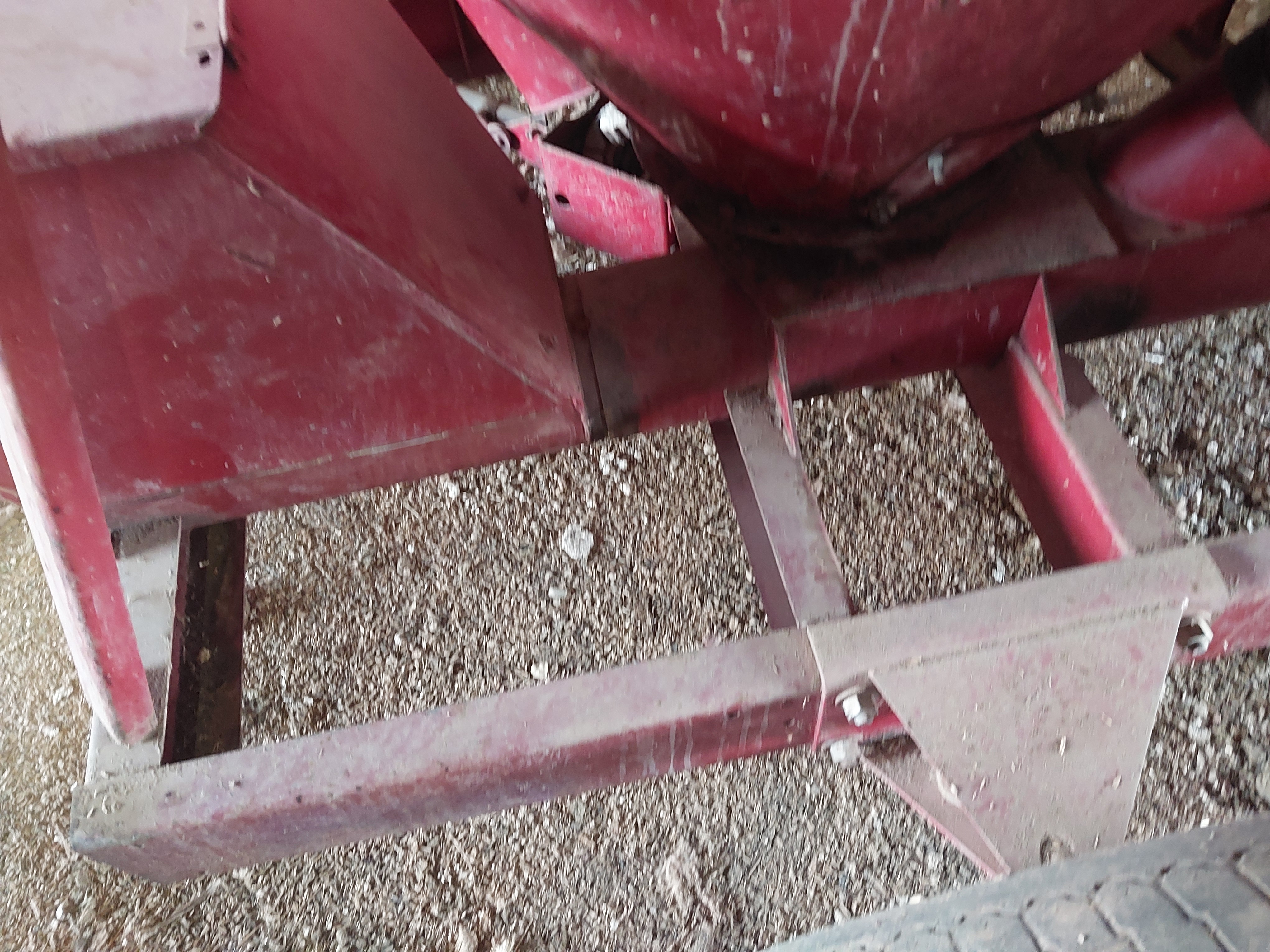 New Holland 352 Grinder Mixer