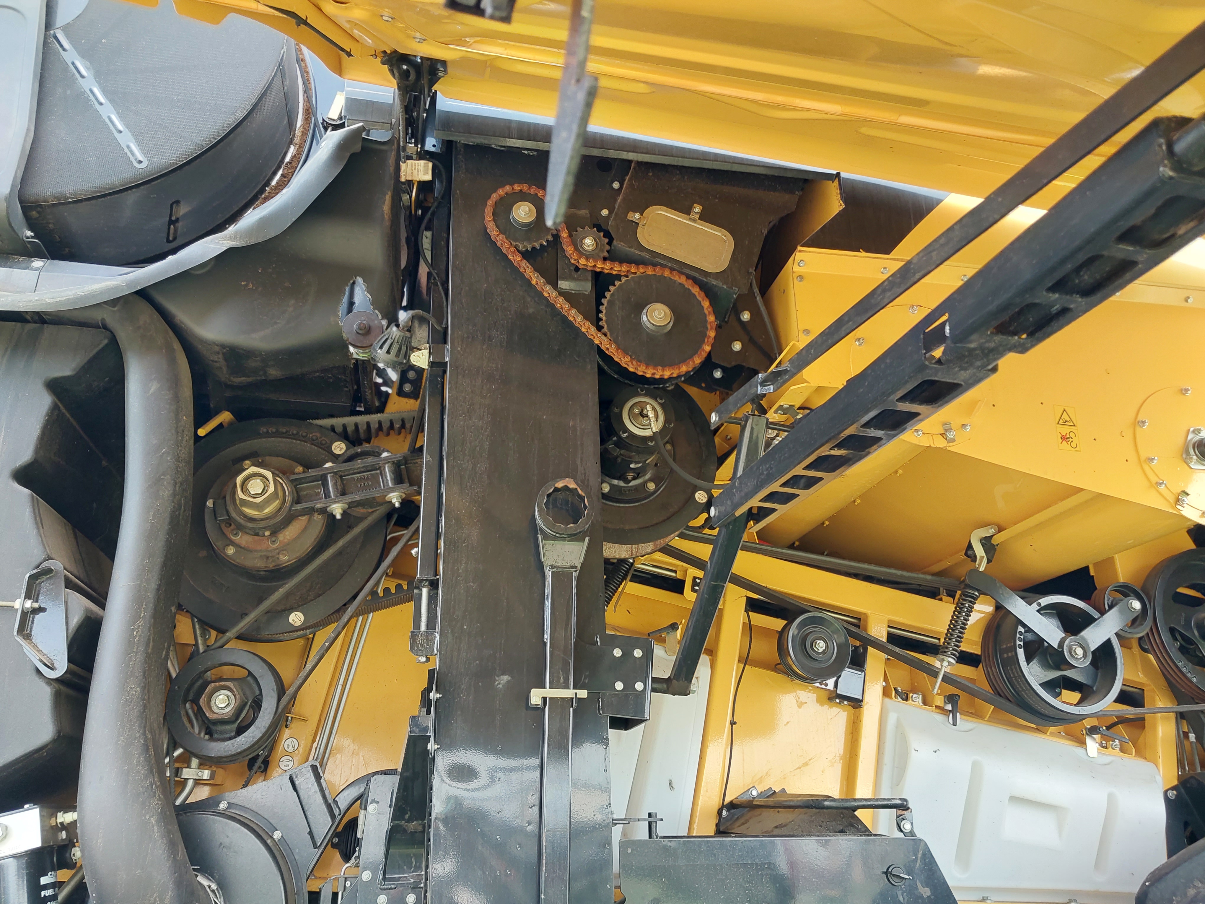 2021 New Holland CR8.90 Combine