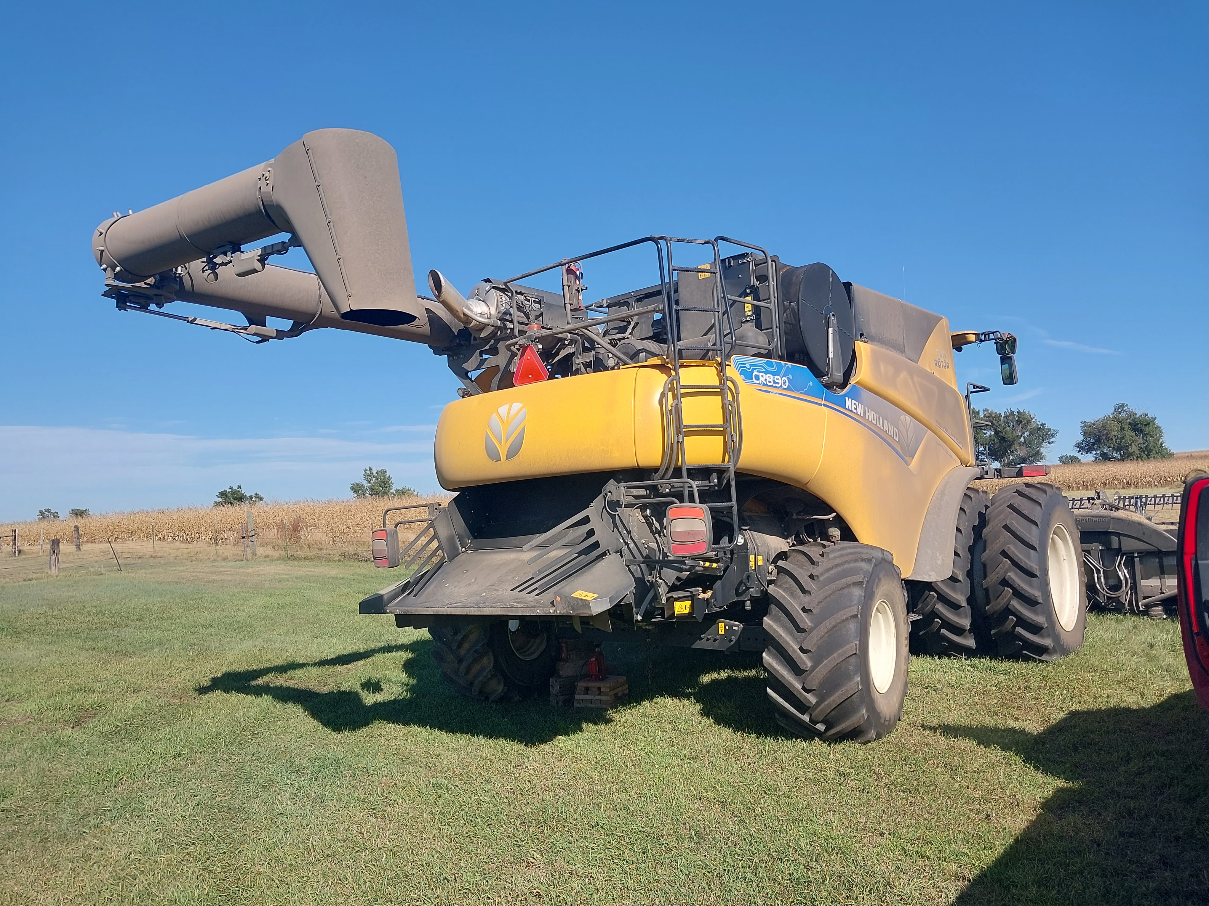 2021 New Holland CR8.90 Combine