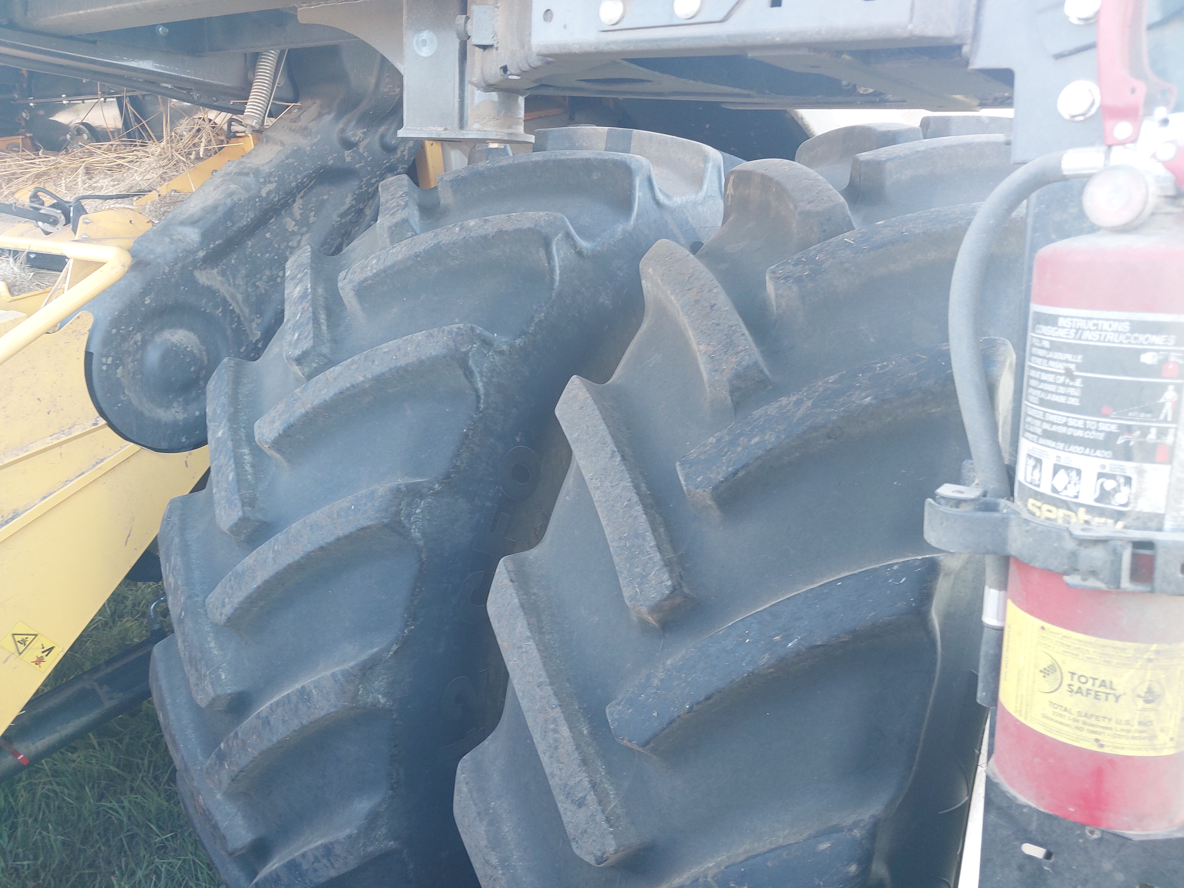 2021 New Holland CR8.90 Combine