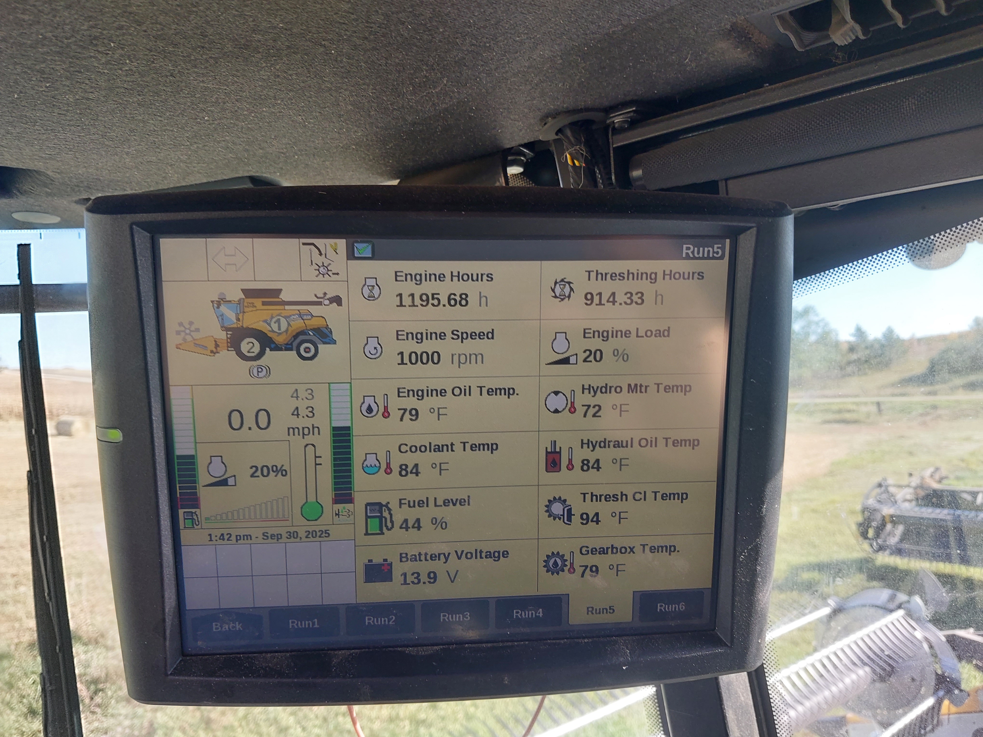 2021 New Holland CR8.90 Combine