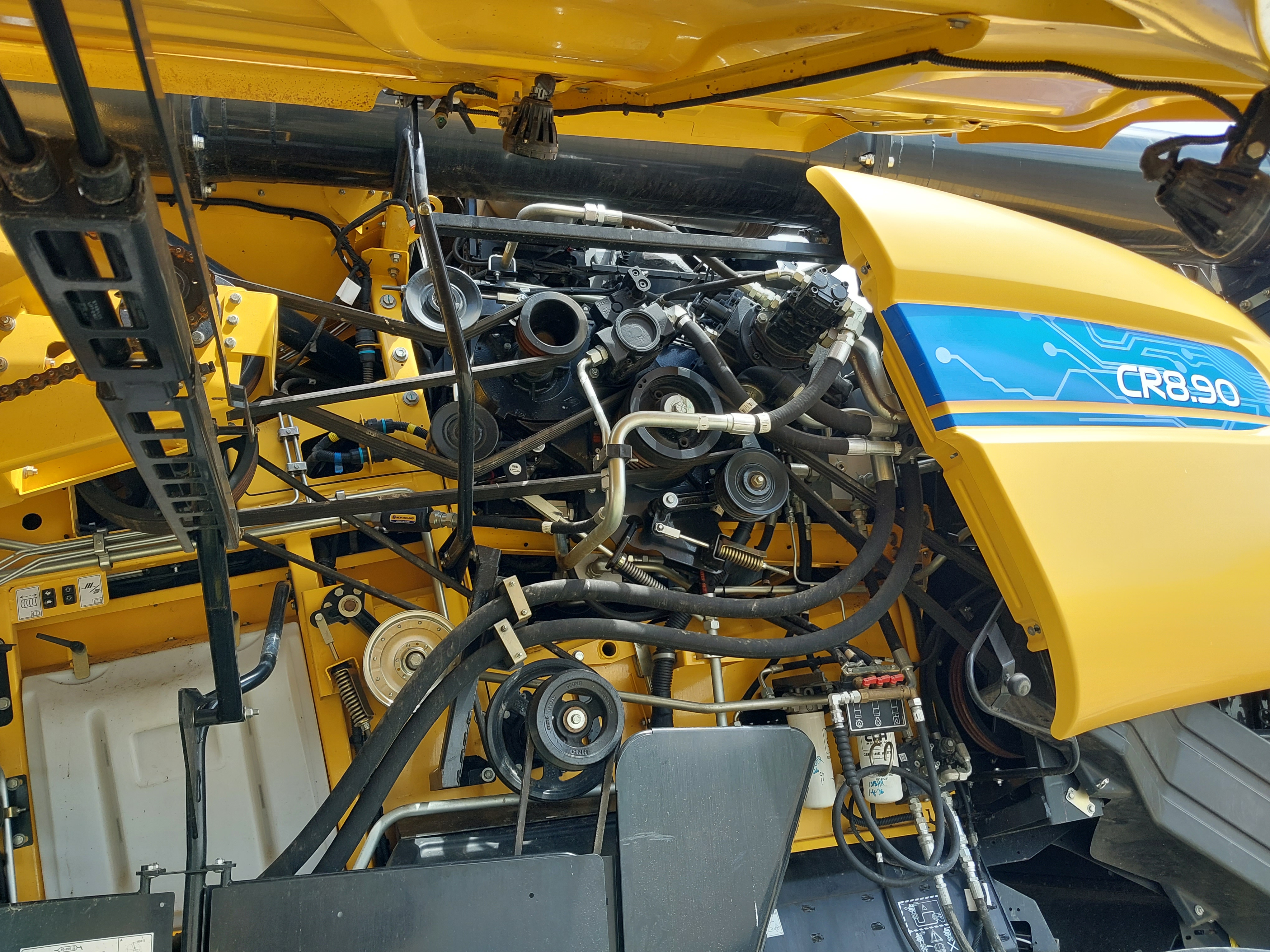 2021 New Holland CR8.90 Combine