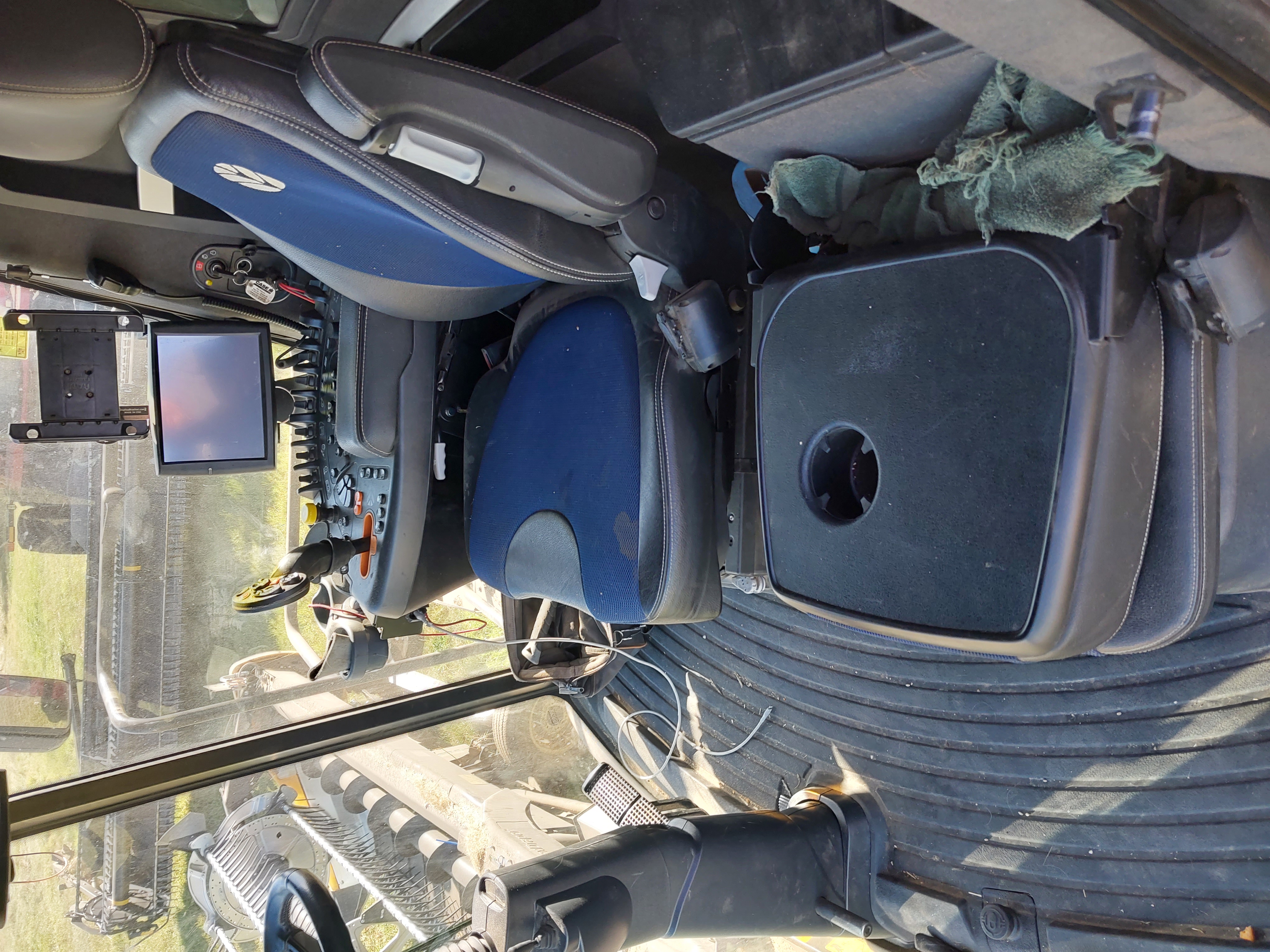 2021 New Holland CR8.90 Combine