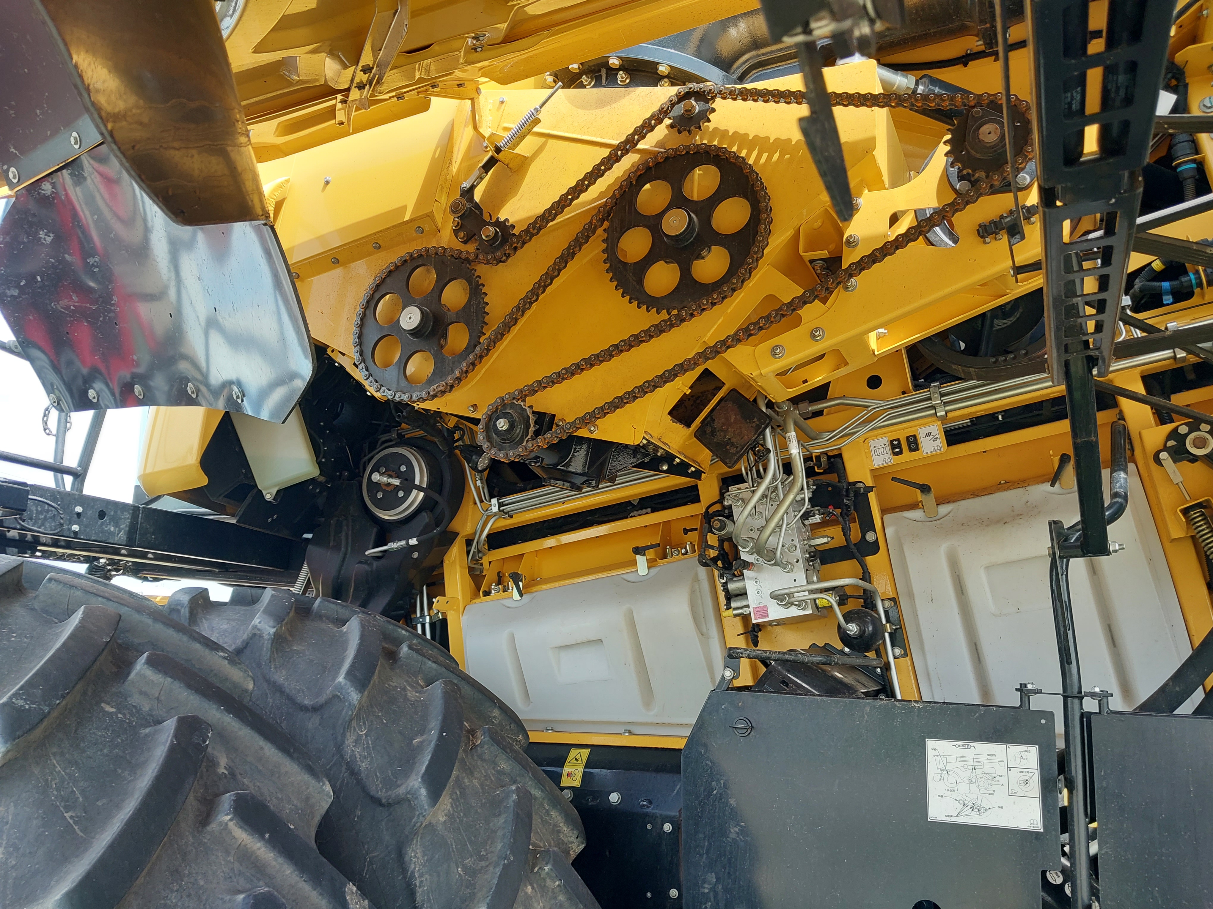 2021 New Holland CR8.90 Combine