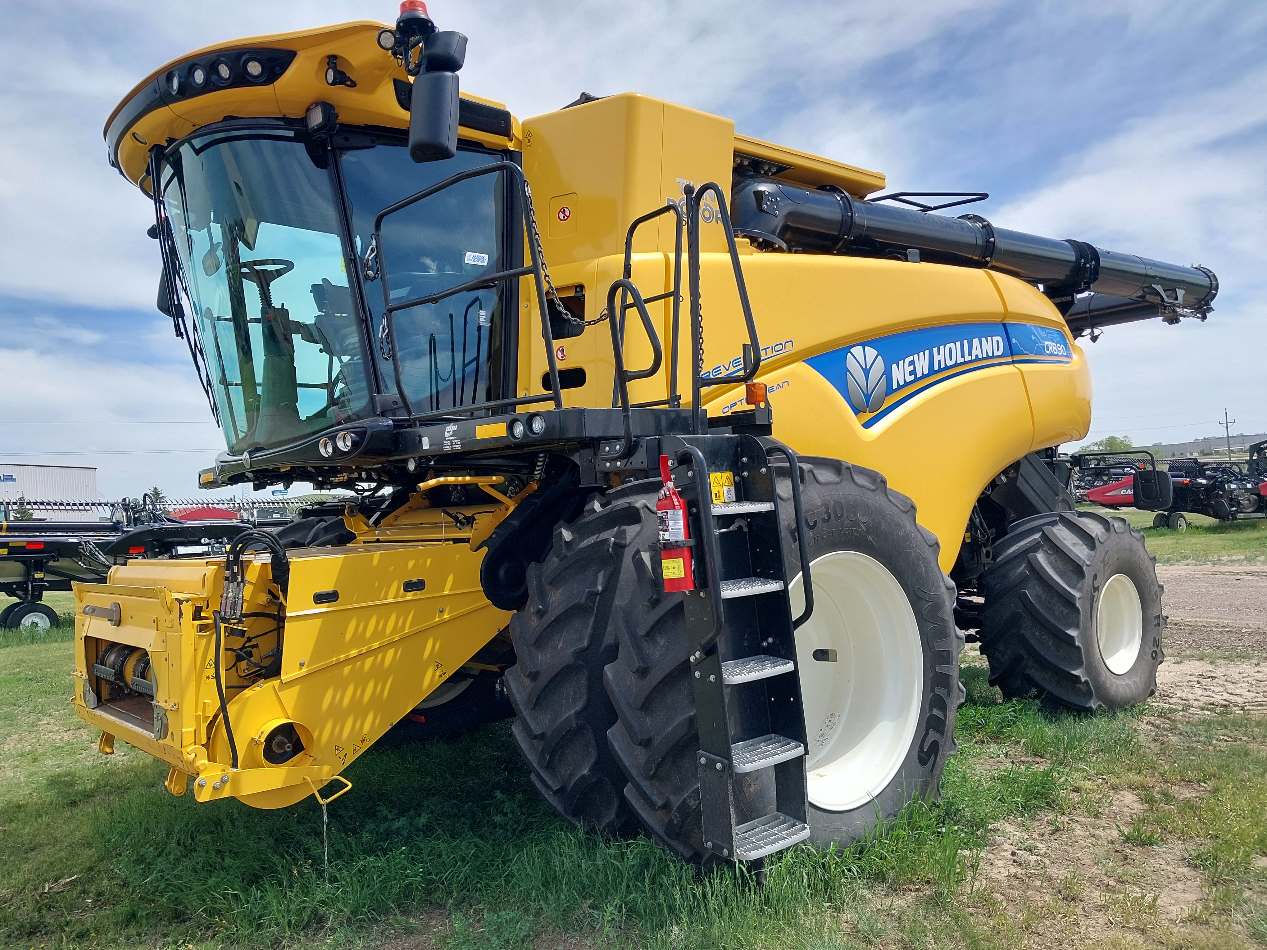 2021 New Holland CR8.90 Combine