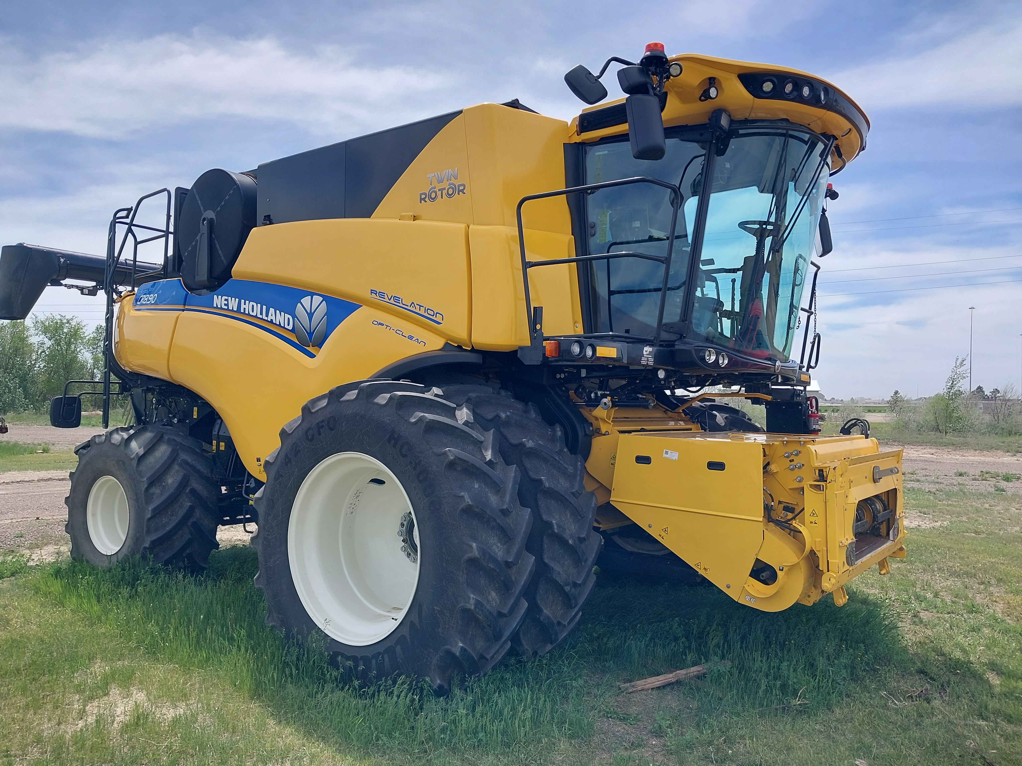 2021 New Holland CR8.90 Combine