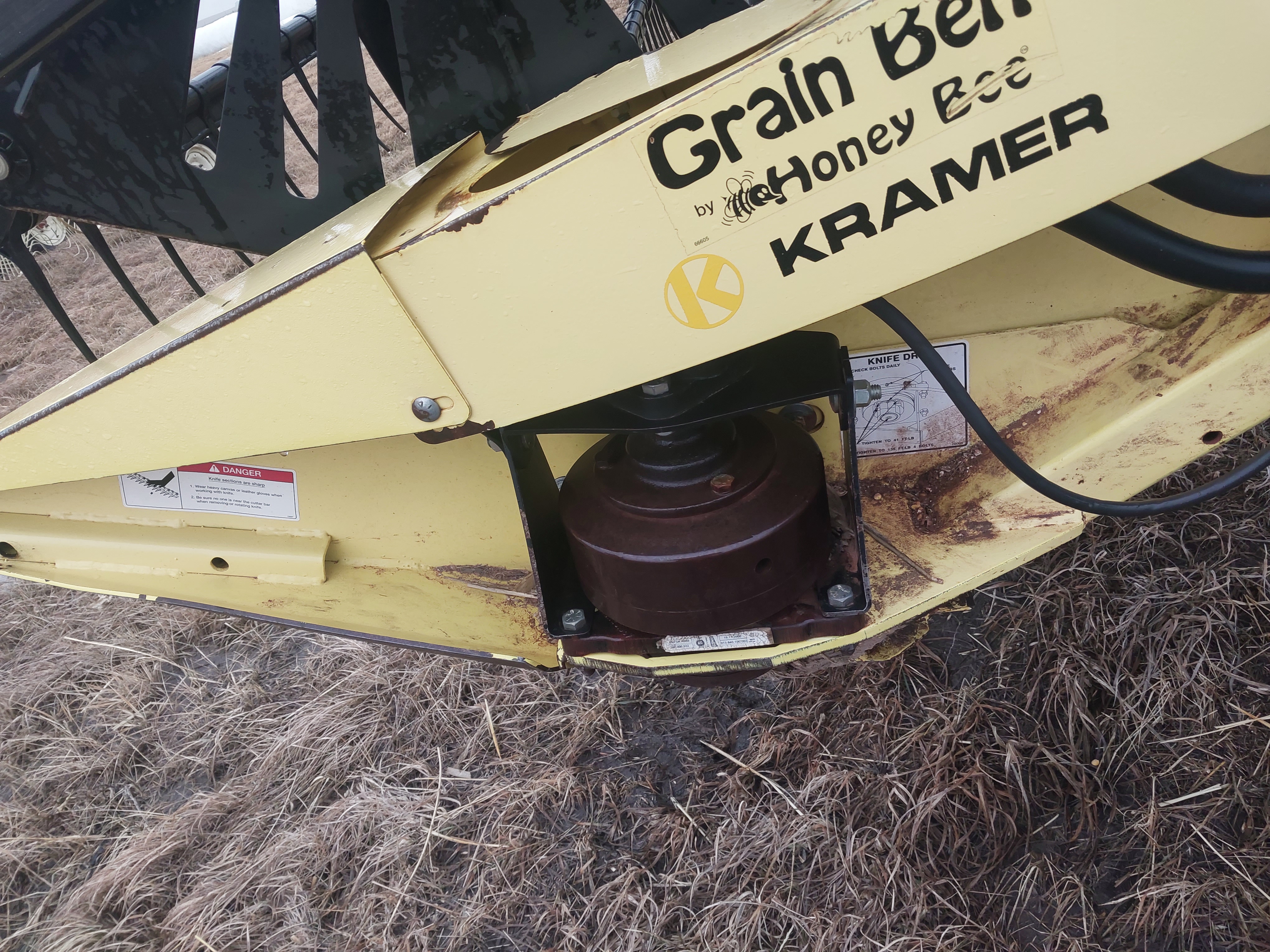 2001 Honey Bee SP36 Header Draper