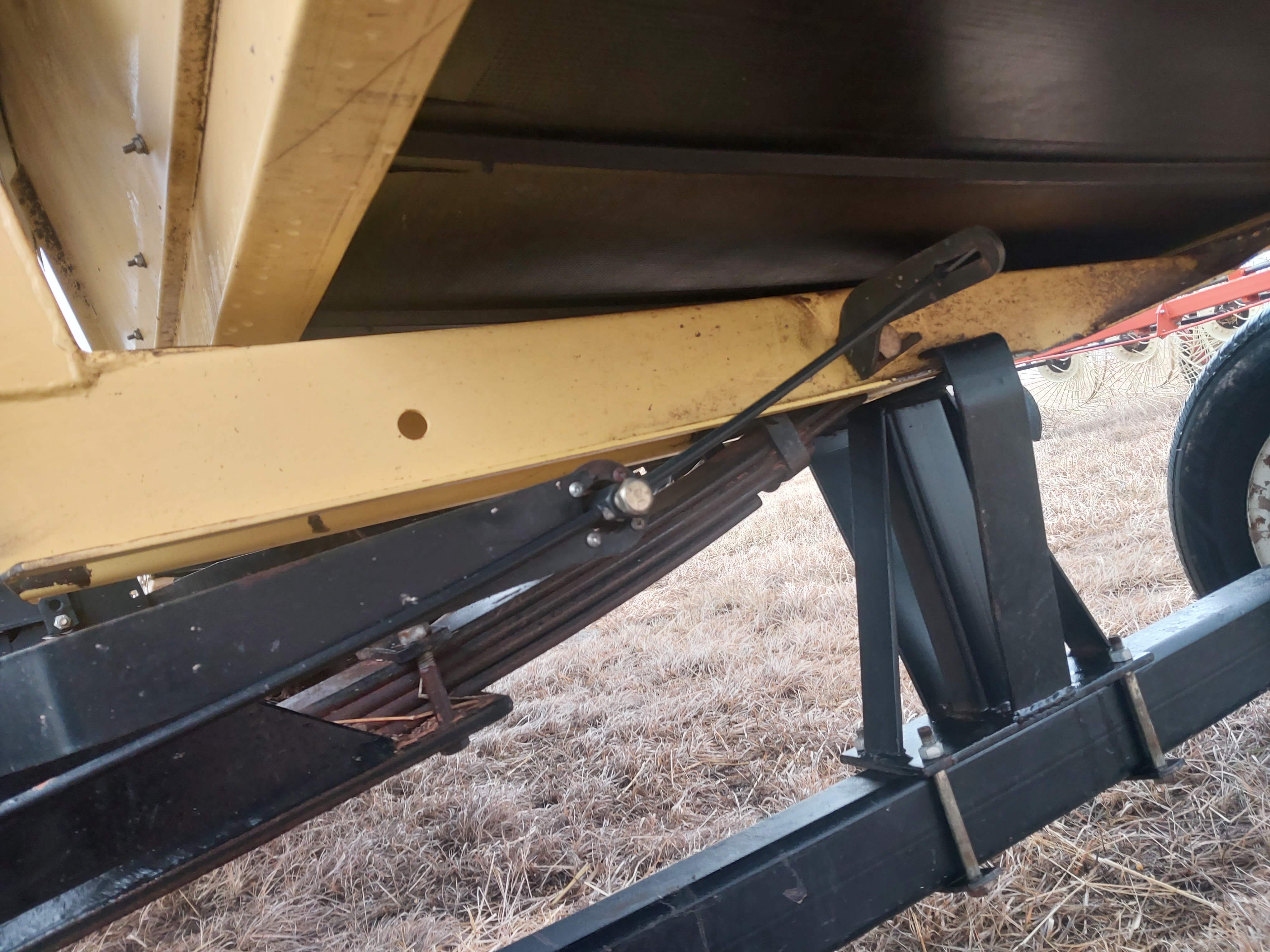 2001 Honey Bee SP36 Header Draper