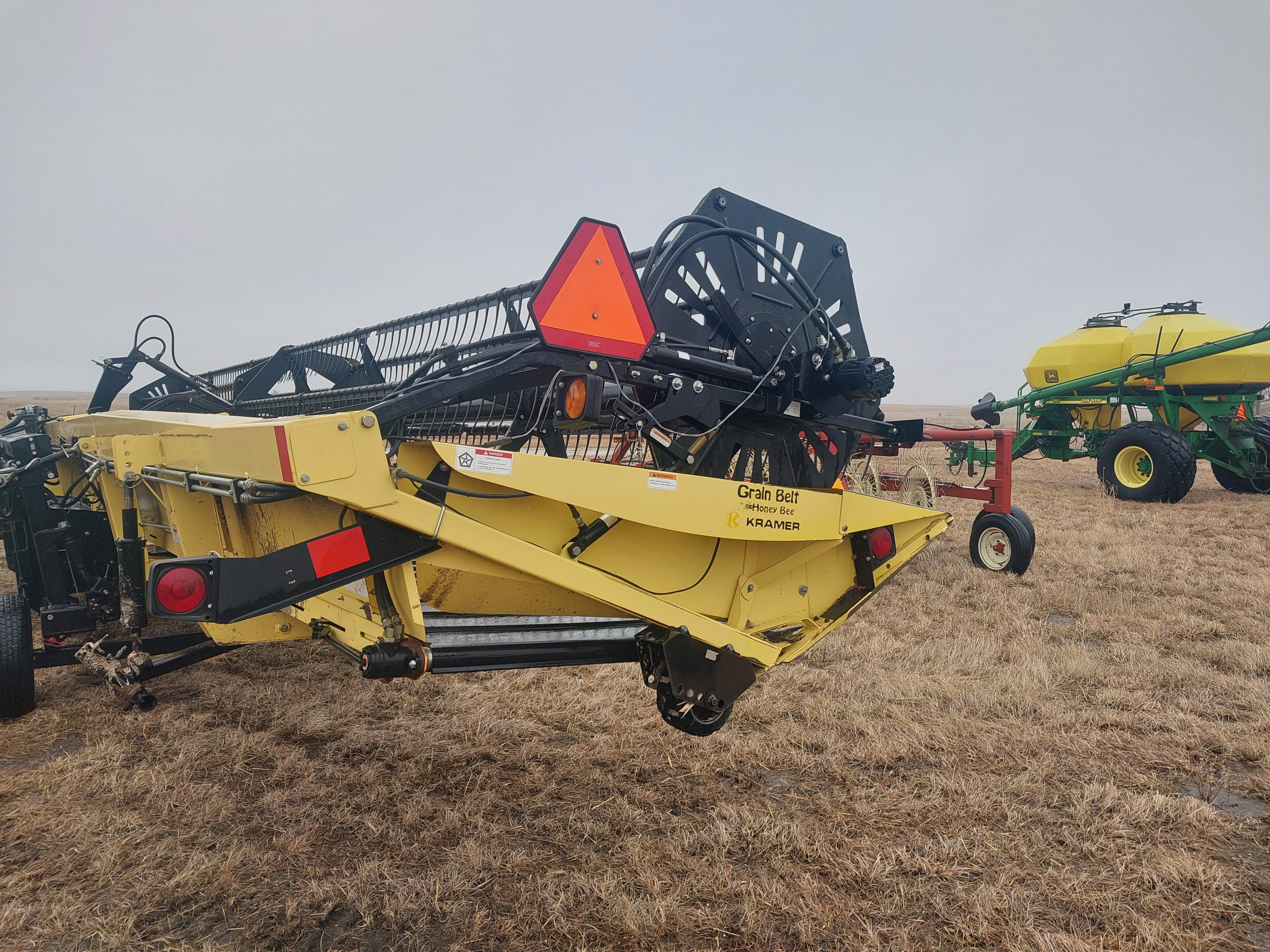 2001 Honey Bee SP36 Header Draper