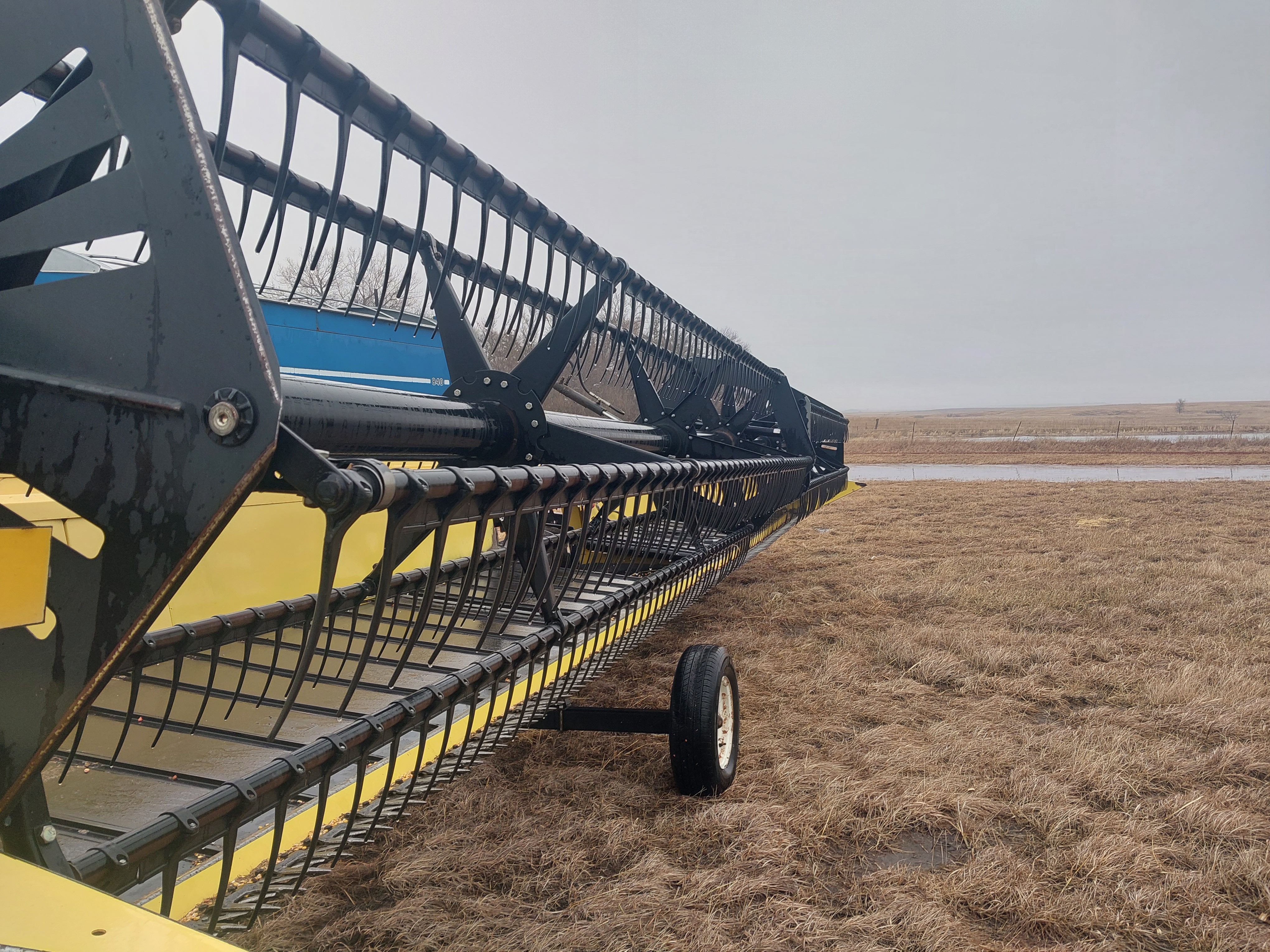 2001 Honey Bee SP36 Header Draper