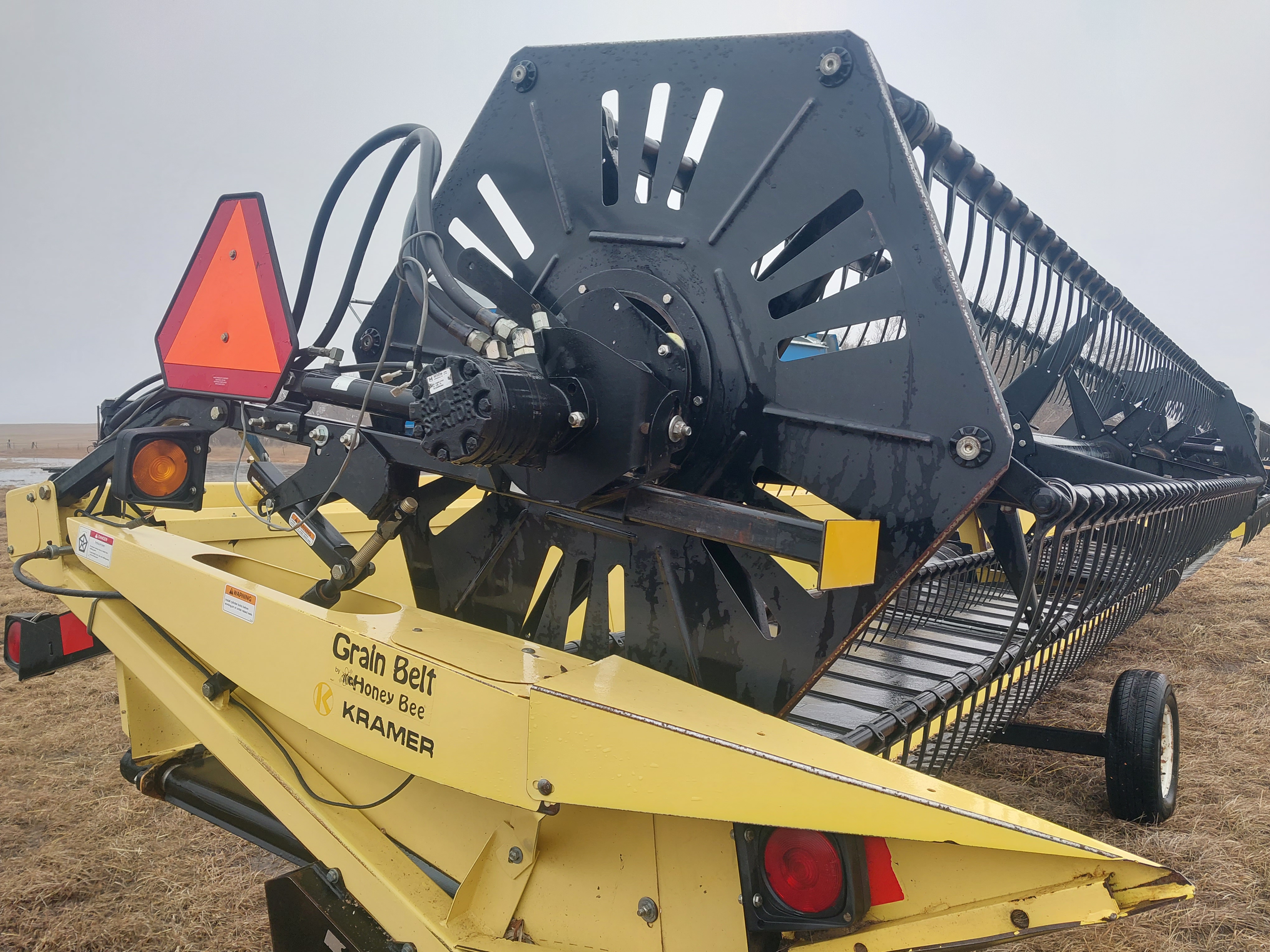 2001 Honey Bee SP36 Header Draper