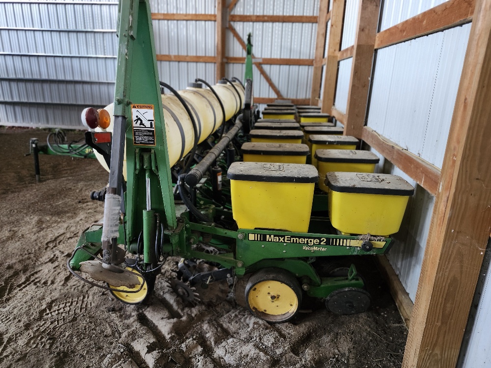 1995 John Deere 7200 Planter