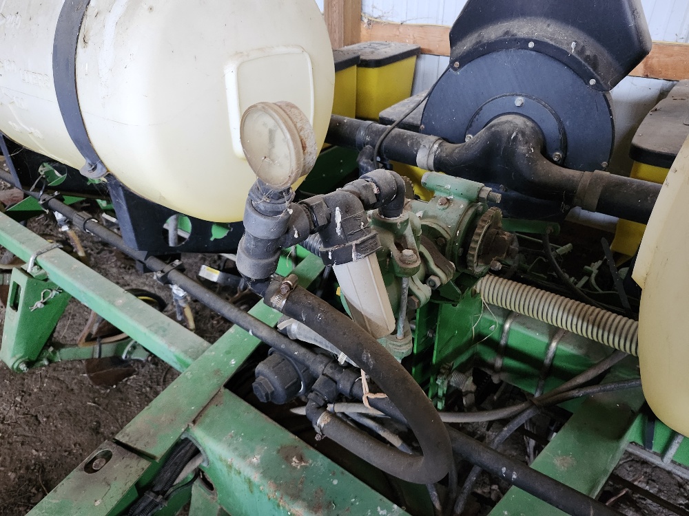 1995 John Deere 7200 Planter