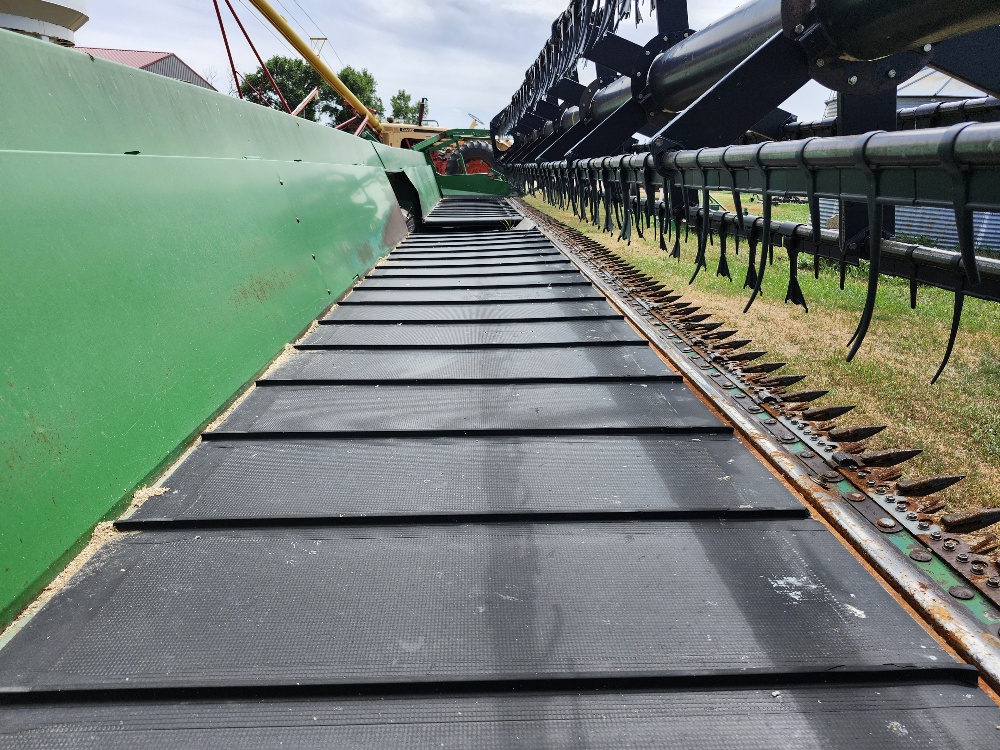 2001 John Deere 936D Header Combine