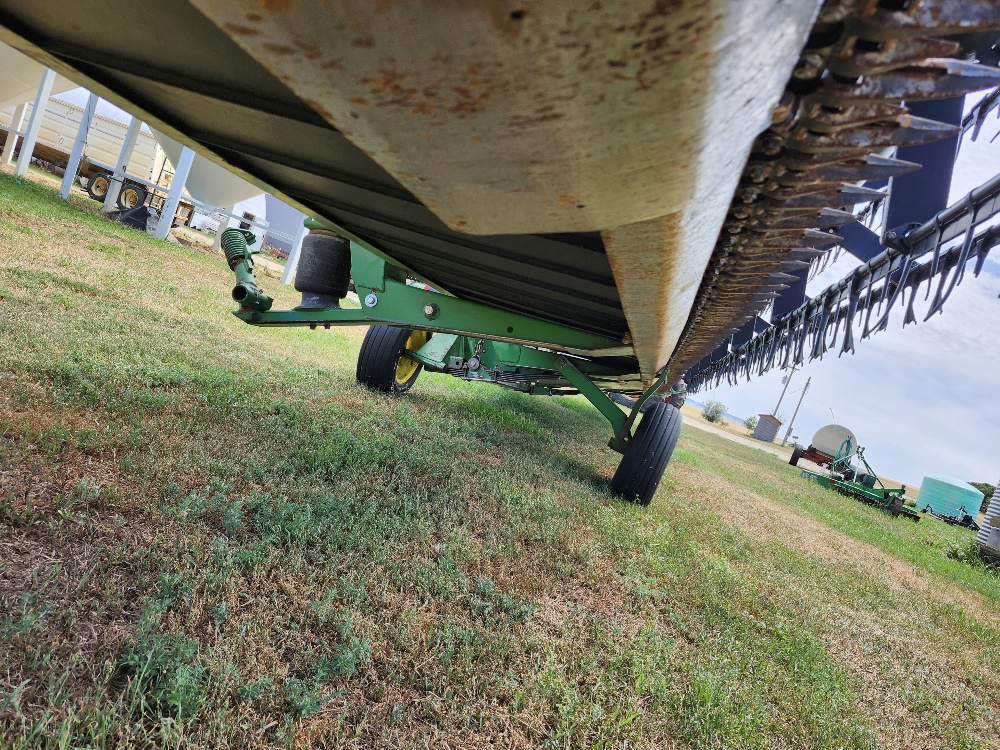 2001 John Deere 936D Header Combine