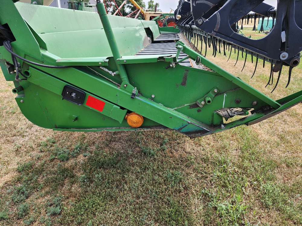 2001 John Deere 936D Header Combine