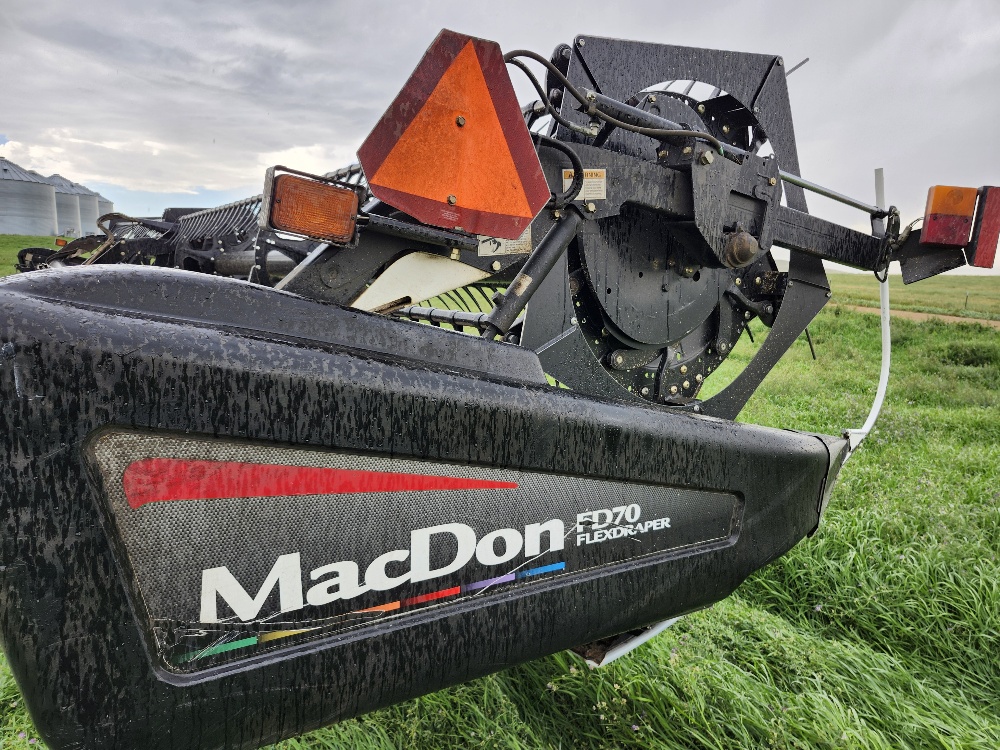 2011 MacDon FD70-40 Header Combine