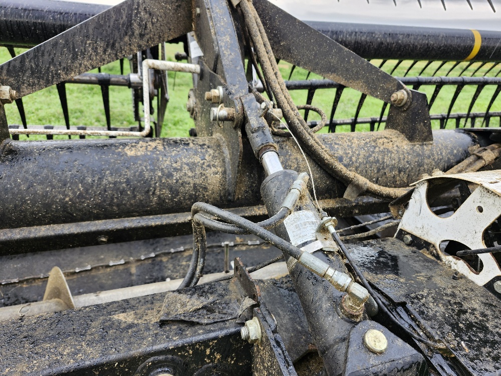 2011 MacDon FD70-40 Header Combine