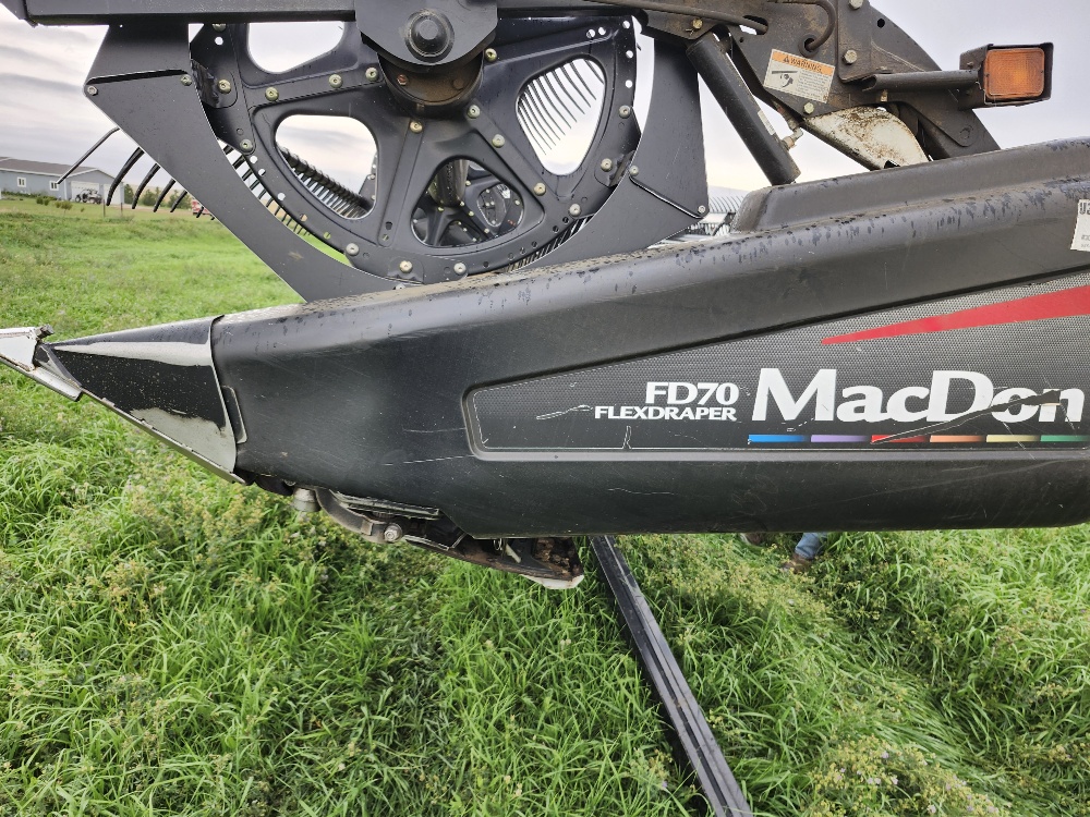 2011 MacDon FD70-40 Header Combine