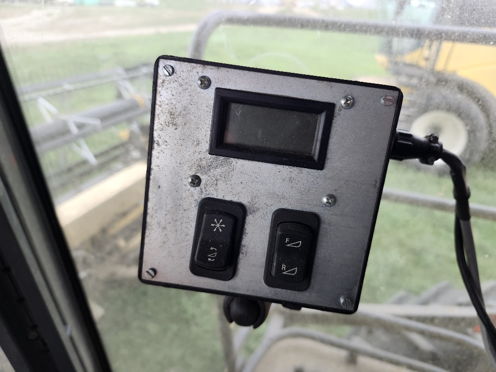 2009 New Holland 88C-36 Header Combine