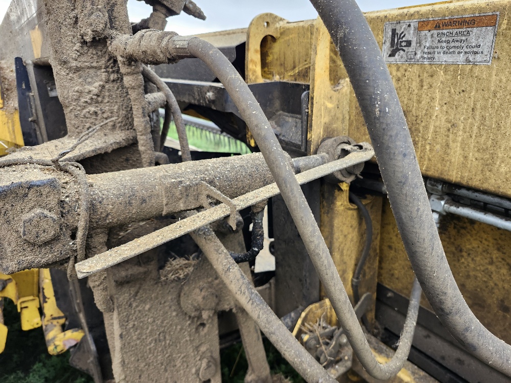 2009 New Holland 88C-36 Header Combine