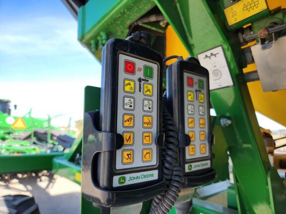 2023 John Deere N560 Air Seeder