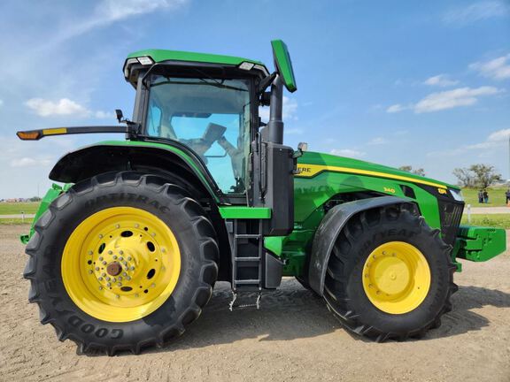 2022 John Deere 8R 340 Tractor