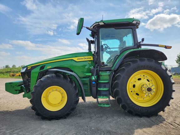 2022 John Deere 8R 340 Tractor