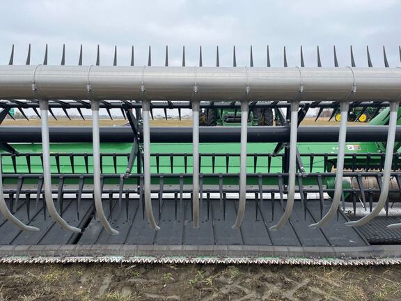 2022 John Deere RD40F Header Combine