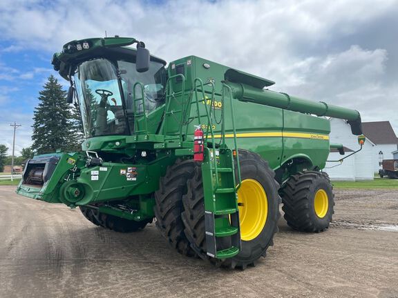 2022 John Deere S780 Combine