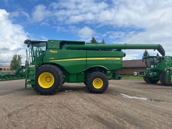 2022 John Deere S780 Combine